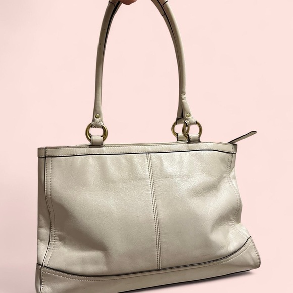 Coach - Picture 5 of 13